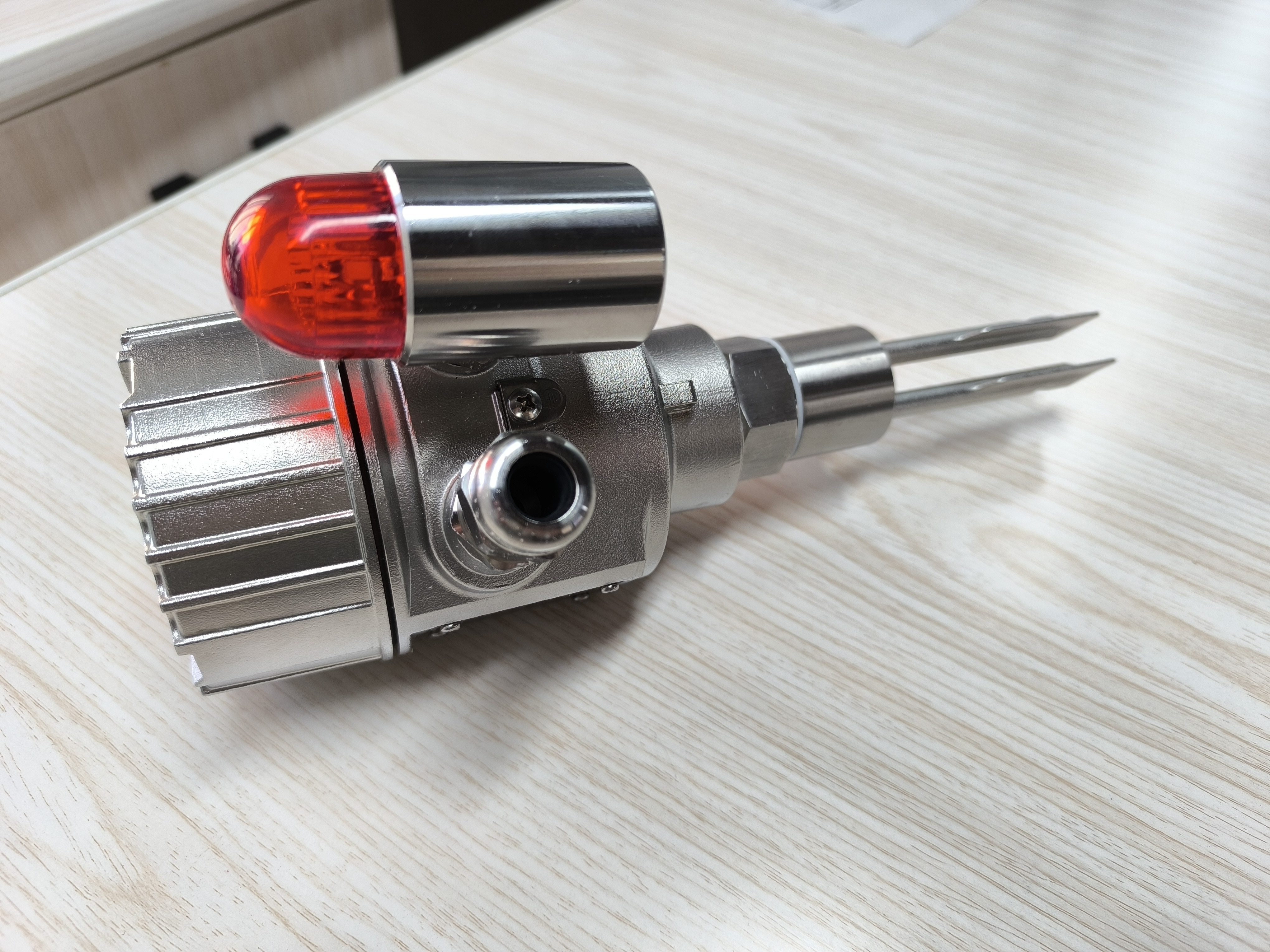 آخرین پرونده های شرکت در مورد Why Use a Tuning Fork Level Switch?-100 Questions About Tuning Fork Level Switches